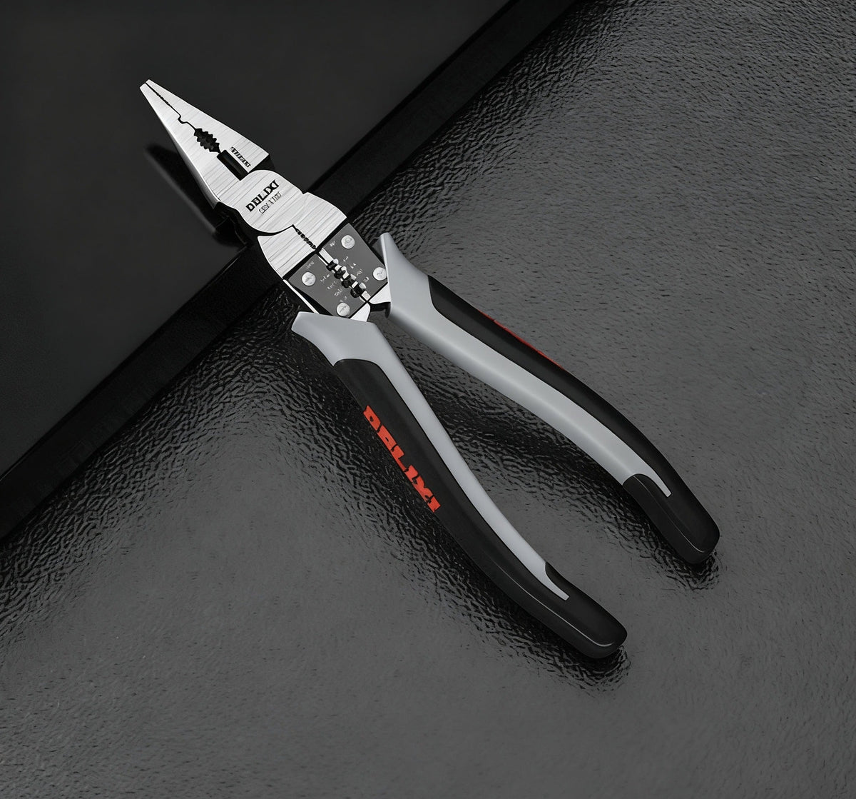 🔧 Profitez de 50% de réduction — Pince Universelle Multifonction de Qualité Industrielle avec Mâchoires Ajustables et Revêtement Antidérapant pour une Prise Maximale 🛠️💪
